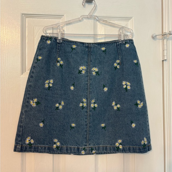 H&M divided denim daisy flower skirt (size 2) - Picture 1 of 4